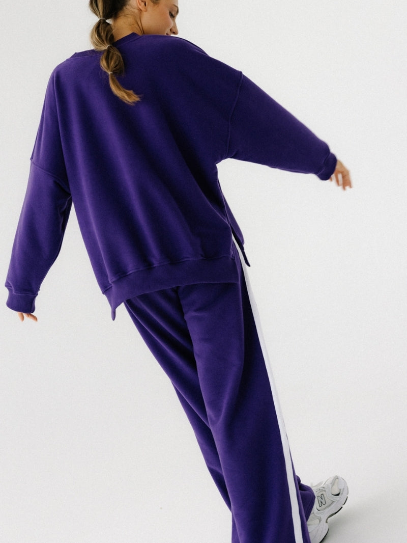 Luźna bawełniana bluza oversize w fioletowym kolorze z serii KIND - outfit z luźnymi spodniami w tym samym odcieniu