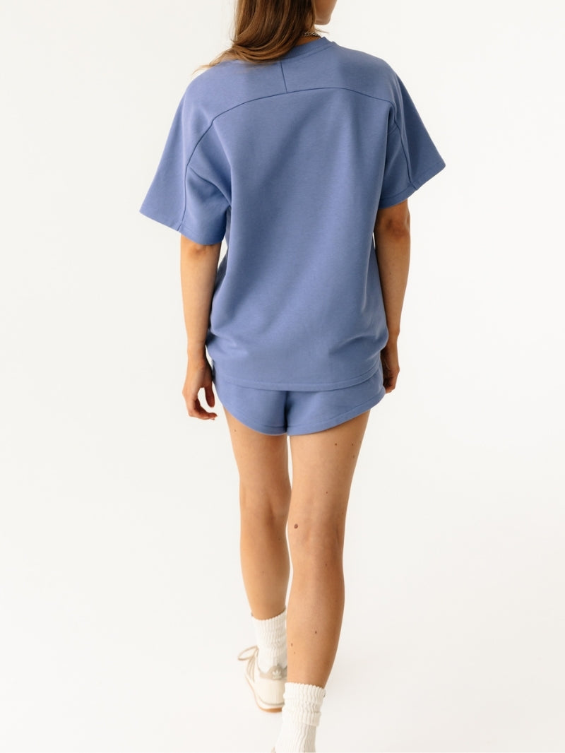 Kompletny zestaw Coast w kolorze Timeless Blue - bluza z krótkim rękawem i dopasowane szorty